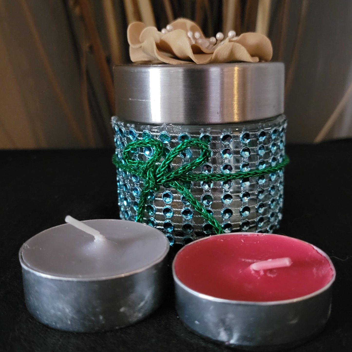 Decorative Jars with Foaming Butter Face Cream and 2 Scented Tea Lights